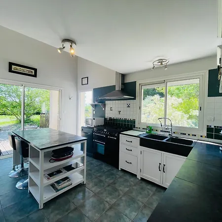 Nyaraló Paisible Avec Piscine