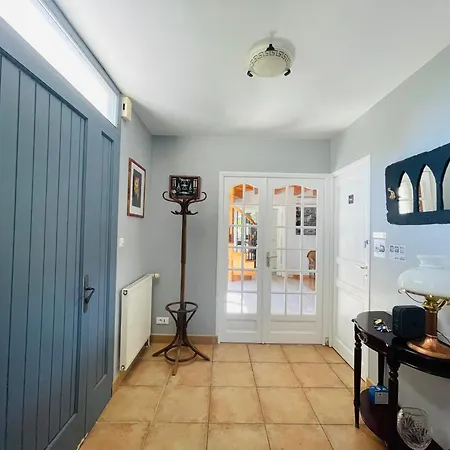 Paisible Avec Piscine Nyaraló *