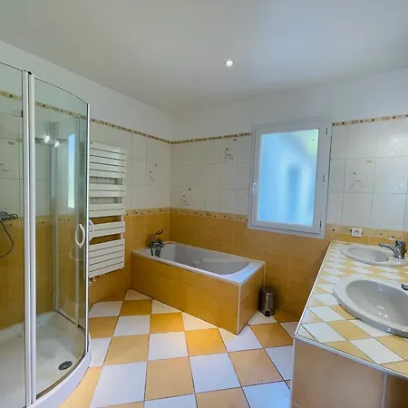 Paisible Avec Piscine