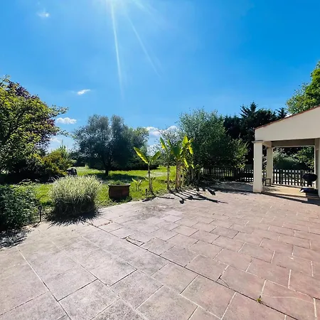 Nyaraló Paisible Avec Piscine Bercloux