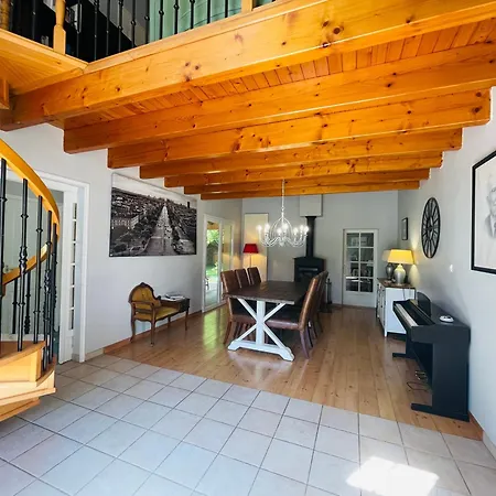 Villa Paisible Avec Piscine *