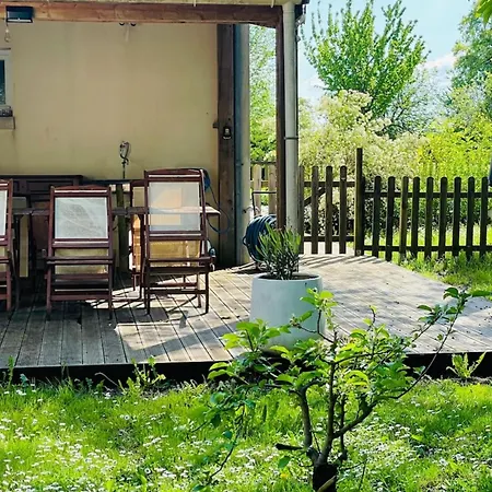 بيت للعطل Paisible Avec Piscine Bercloux