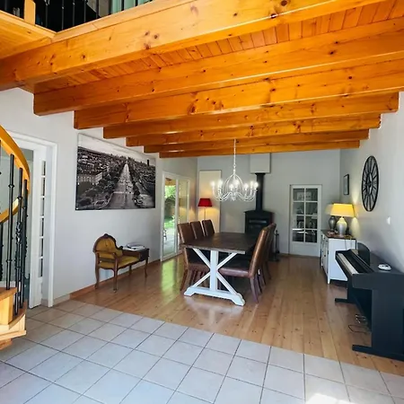 Дом отдыха Paisible Avec Piscine Bercloux