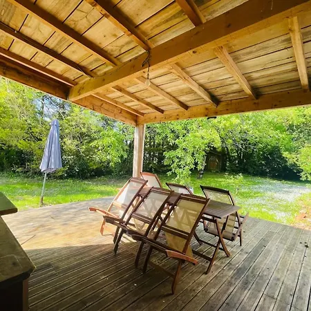 Paisible Avec Piscine Bercloux