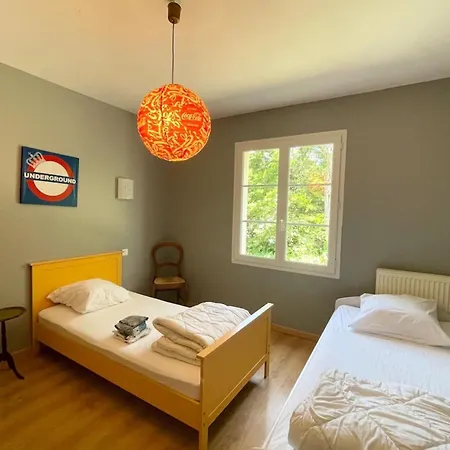 Paisible Avec Piscine Дом отдыха *