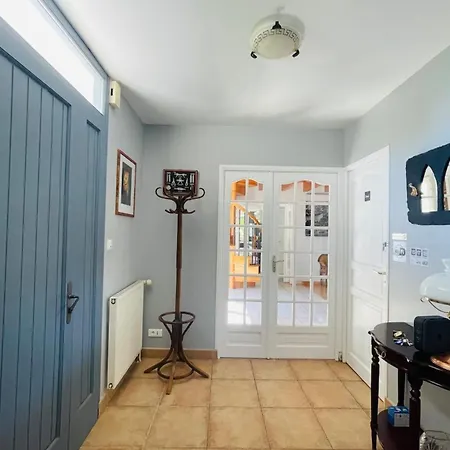 Дом отдыха Paisible Avec Piscine Bercloux