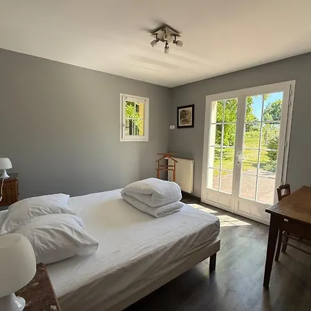 Casa vacanze Paisible Avec Piscine Bercloux