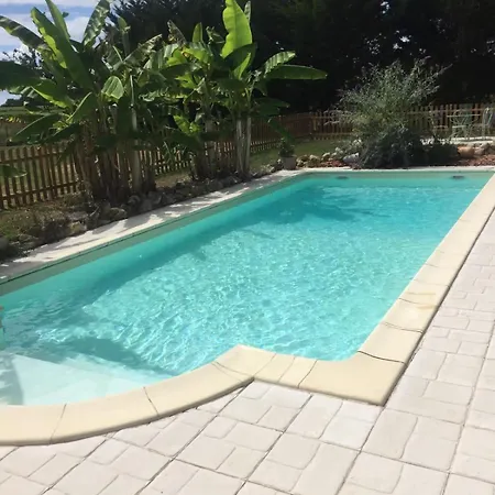 Paisible Avec Piscine Дом отдыха *