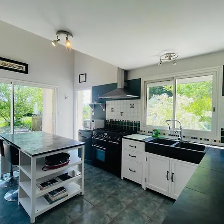 Paisible Avec Piscine