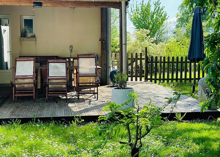 بيت للعطل Paisible Avec Piscine Bercloux