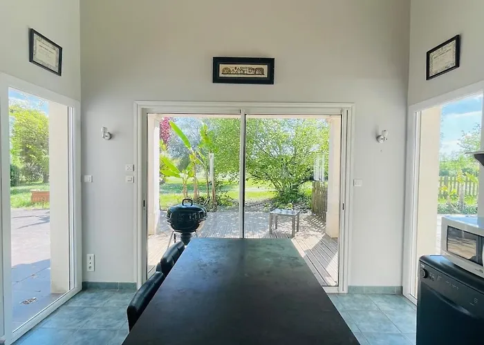 Paisible Avec Piscine Bercloux