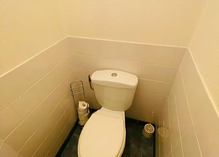 Paisible Avec Piscine بيت للعطل Bercloux