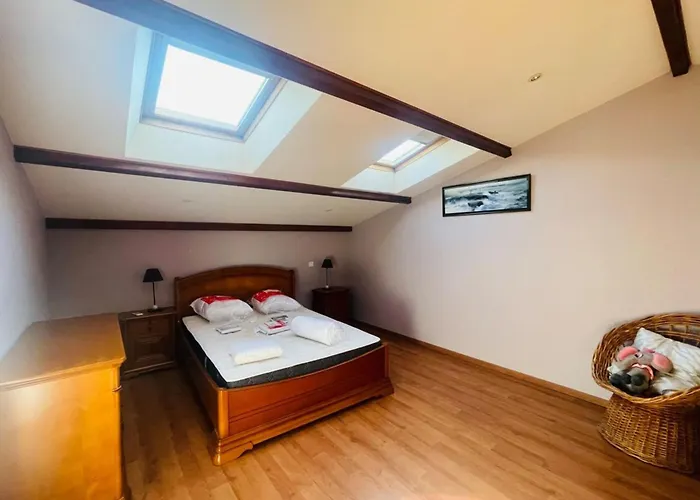 Paisible Avec Piscine بيت للعطل *