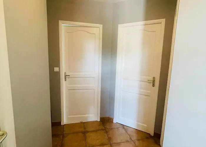 Paisible Avec Piscine