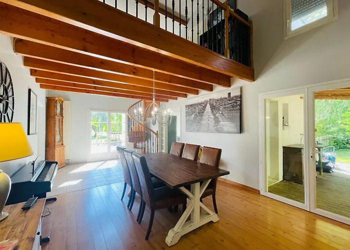 Paisible Avec Piscine Bercloux