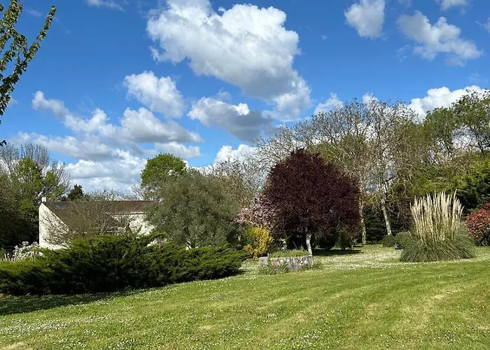 Paisible Avec Piscine Bercloux