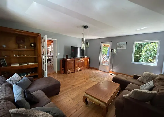 بيت للعطل Paisible Avec Piscine Bercloux