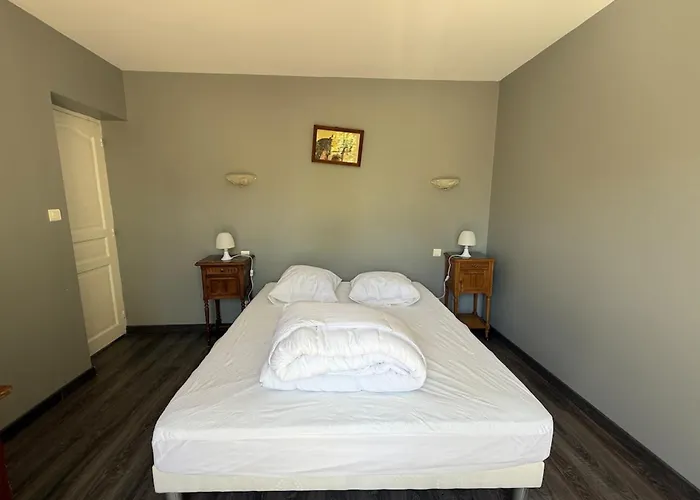 Paisible Avec Piscine Bercloux